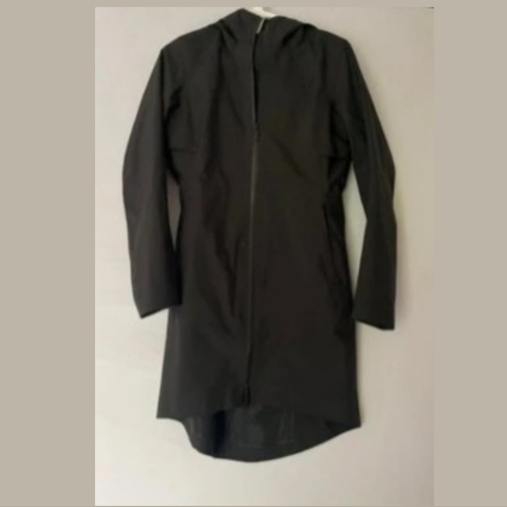 Lululemon Womens Rain Rebel Waterproof Jacket - Black - Size 2